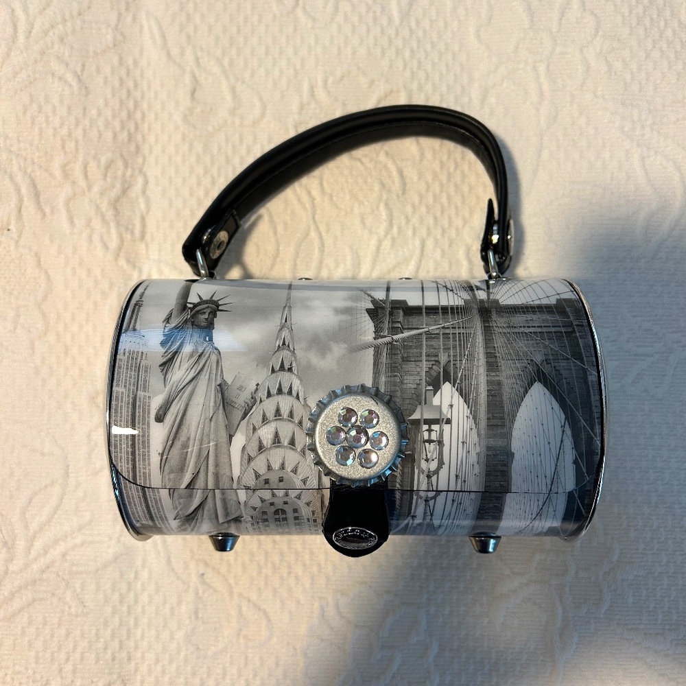 Hard sided purse - no brand name